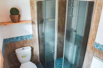 Kúpeľňa so sprchovacím kútom a toaletou, Drevenica u Kováčov, Nižná Boca