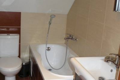 Kúpeľňa s vaňou a WC, Chata Goral, Veľká Franková