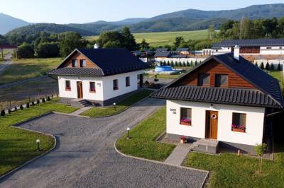 Ubytovanie s kúpacou kaďou a bazénom v obci Belá nad Cirochou, Chaty Topovne, Belá nad Cirochou