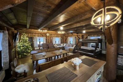 Chata - kuchyňa prepojená s obývačkou, Chata a Luxusný drevený mobilný dom Vreščovské Sedlo, Skalité
