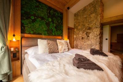 Spálňa s manželskou posteľou, Chalets Valča - Chalet Bambi, Valča