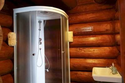 Zrub 1, 2 a 3 - kúpeľňa so sprchovacím kútom, Zruby Dúbrava, Zemiansky Vrbovok