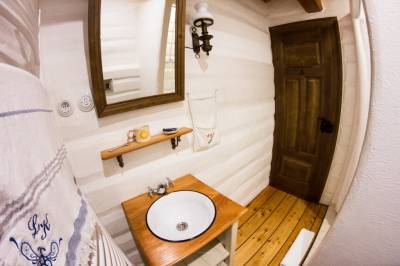 Apartmán č. 2 – kúpeľňa so sprchovacím kútom a toaletou, Chata pod javormi - Magurka, Partizánska Ľupča