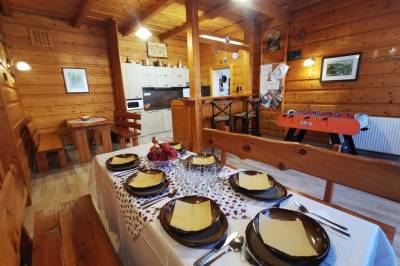 Kuchyňa s jedálenským sedením a stolným futbalom, Chata Eva, Jezersko