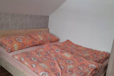 Chata 1 - spálňa s manželskou posteľou, Chata Nikol, Oravská Lesná