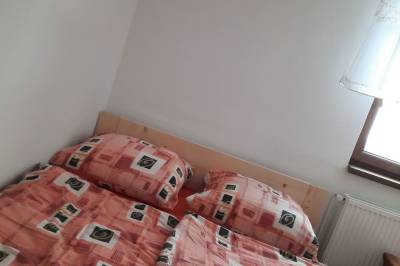 Chata 1 - spálňa s manželskou posteľou, Chata Nikol, Oravská Lesná