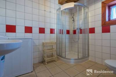 Kúpeľňa so sprchovacím kútom a toaletou, Chata Ellas, Malatíny