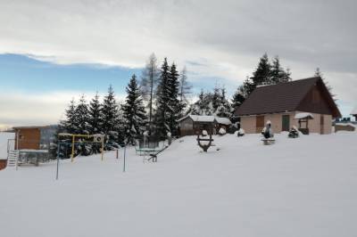 Exteriér ubytovania s kaďou blízko lyžiarskeho strediska v Oravská Lesná – Kubínska, Chata MaJo 409, Oravská Lesná
