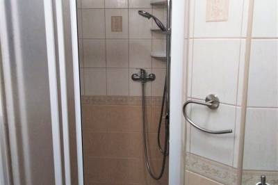 Kúpeľňa so sprchovacím kútom, Chata Katka, Mýto pod Ďumbierom