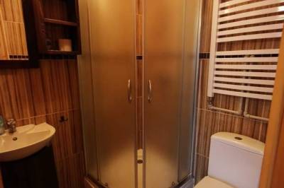 Apartmán č. 2 - kúpeľňa so sprchovacím kútom, Privát Eden vo vidieckom štýle, Pavlova Ves