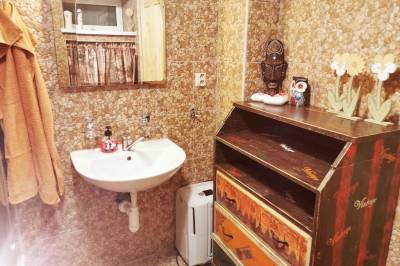 Kúpeľňa so sprchovacím kútom a toaletou, Chata Relax Kysuce, Dlhá nad Kysucou