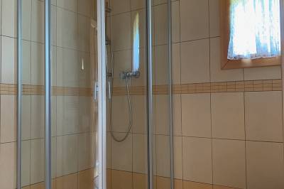 Kúpeľňa so sprchovacím kútom a toaletou, Chata Musica, Malatíny