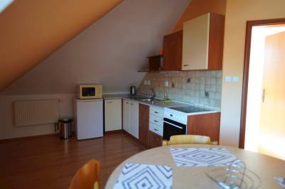 Oranžový apartmán - kuchyňa s jedálenským sedením, Apartmány u Denyho, Zuberec