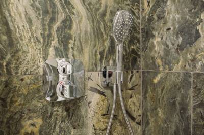 Kúpeľňa so sprchovacím kútom, GREINER Boutique Mountain Chalet, Ždiar