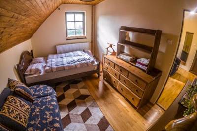 Spálňa s manželskou posteľou, Janiho chata, Ždiar