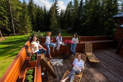 Relax na terase v exteriéri ubytovania, Villa Drosera, Pribylina