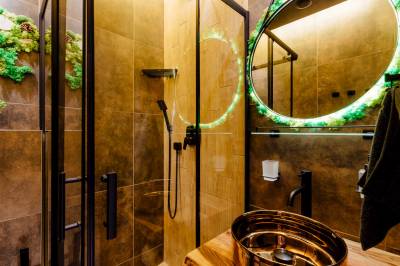 Kúpeľňa so sprchovacím kútom, PARADiSE Wellness Residence, Terchová