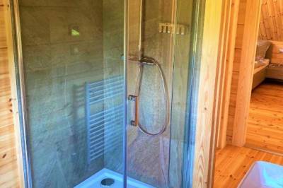 Kúpeľňa so sprchovacím kútom, Chata Green, Veľká Lomnica
