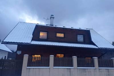 Ubytovanie s wellness blízko lyžiarskeho strediska v obci Hruštín, Chata u Dedka, Oravský Podzámok