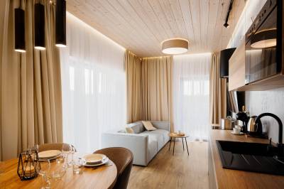 Apartmán 4+ panorama - obývačka prepojená s kuchyňou, Tri vody Apartments, Liptovský Mikuláš