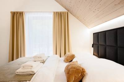 Apartmán 2+ panorama - spálňa s manželskou posteľou, Tri vody Apartments, Liptovský Mikuláš