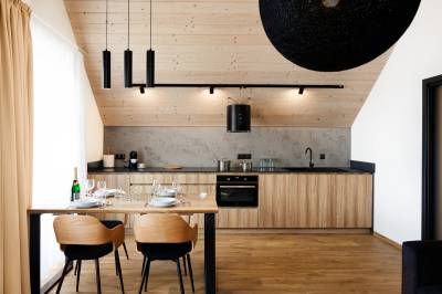 Apartmán 2+ panorama - plne vybavená kuchyňa so sedením, Tri vody Apartments, Liptovský Mikuláš