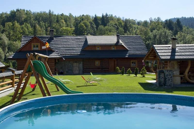 Exteriér ubytovania s bazénom a detským ihriskom, Drevenica u Mateja, Oščadnica