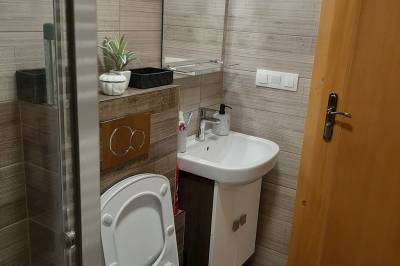 Apartmán malý – kúpeľňa so sprchovacím kútom a toaletou, Chalupa pod Lyscom, Jasenská Dolina