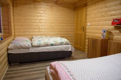 Apartmán veľký – spálňa s manželskou posteľou a 2 prístelkami, Chalupa pod Lyscom, Jasenská Dolina