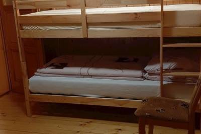 Spálňa s manželskou a poschodovou posteľou, Chata Čučoriedka, Belá - Dulice