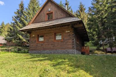 Jariabka Chalet Zrub Nízke Tatry- terasa, gril, priestor na hry, zeleny les Vás naplnia energiou, Jarabá