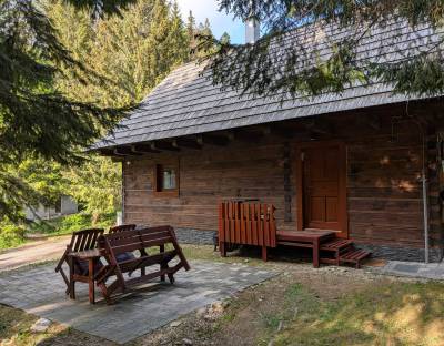 Jariabka Chalet Zrub Nízke Tatry- terasa, gril, priestor na hry, zeleny les Vás naplnia energiou, Jarabá