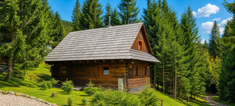 Jariabka Chalet Zrub Nízke Tatry- terasa, gril, priestor na hry, zeleny les Vás naplnia energiou, Jarabá