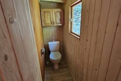 Samostatná toaleta v mini chate, Zelená Chata, Trstená