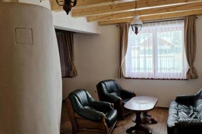 Chata Aneta – krb a gauč v obývačke, Chaty Anna &amp; Aneta, Námestovo