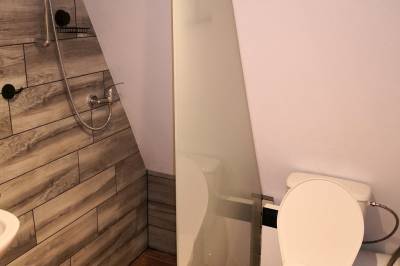 Kúpeľňa so sprchovacím kútom a toaletou, Chata Johanka Slaná Voda Babia hora, Rabčice
