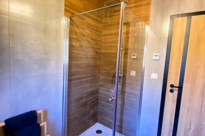 Kúpeľňa so sprchovacím kútom, Chaty Elizabeth Orava, Oravský Podzámok