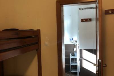 Štvorizbový apartmán – spálňa s kúpeľňou, Chata BAJANA, Demänovská Dolina