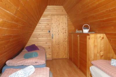 Spálňa s tromi 1-lôžkovými posteľami, Chata Veverica, Dolná Lehota