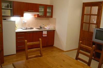 Apartmán č. 15 – plne vybavená kuchyňa s jedálenským sedením, Apartmány Jasná 278, Demänovská Dolina