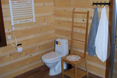 Kúpeľňa so sprchovacím kútom, toaletou a saunou, Chata Helena, Oščadnica