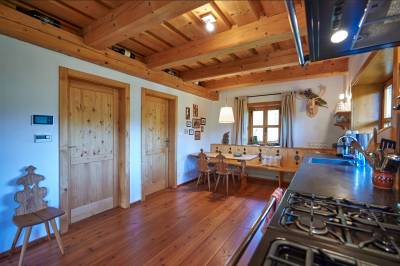 Kuchyňa s jedálenským sedením, Lubka Lodge, Lučatín