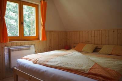 Spálňa s manželskou posteľou, Chata Šmokvica, Pribylina