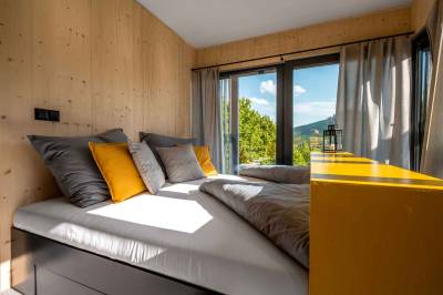 Interiér - pohodlná manželská posteľ a nezabudnuteľné výhľady, Kutica 3, Nová Baňa