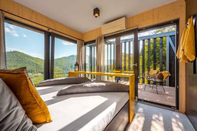 Interiér - pohodlná manželská posteľ a nezabudnuteľné výhľady, Kutica 3, Nová Baňa