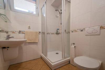 Apartmán – kúpeľňa so sprchovacím kútom a toaletou, Vila Michal, Liptovský Michal