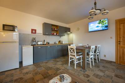 Plne vybavený kuchynský kút s jedálenským sedením, Guest House Mengsdorf, Mengusovce