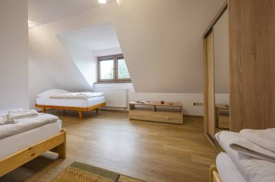 Spálňa s tromi 1-lôžkovými posteľami, Guest House Mengsdorf, Mengusovce