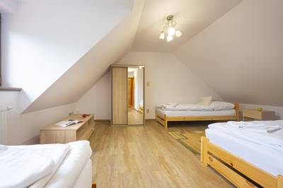 Spálňa s tromi 1-lôžkovými posteľami, Guest House Mengsdorf, Mengusovce