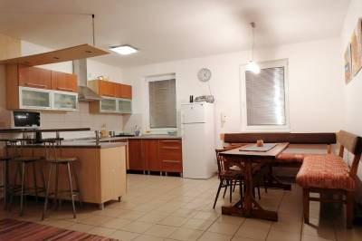 Plne vybavená kuchyňa s jedálenským sedením, Vila Rado, Smrečany